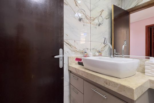 Banheiro da Suíte de casa à venda com 3 quartos, 100m² em Vila Milton, Guarulhos