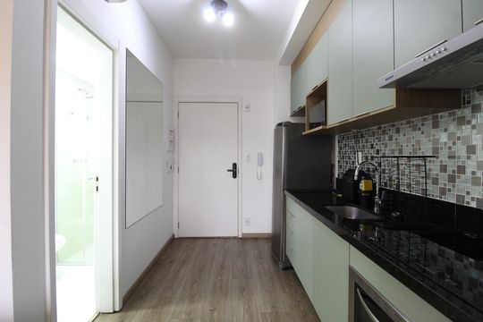 Cozinha de kitnet/studio para alugar com 1 quarto, 27m² em Indianópolis, São Paulo