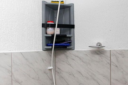 Banheiro de kitnet/studio para alugar com 1 quarto, 26m² em Centro Histórico, Porto Alegre