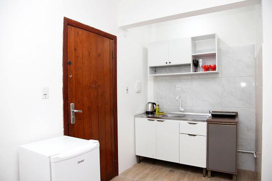 Studio - Cozinha de kitnet/studio para alugar com 1 quarto, 26m² em Centro Histórico, Porto Alegre