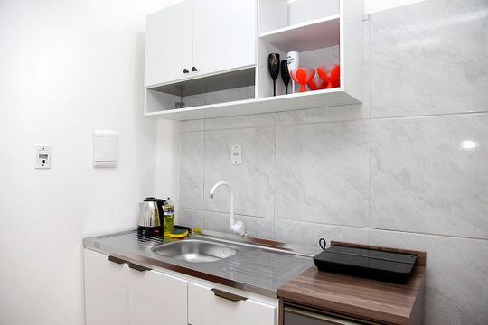 Studio - Cozinha de kitnet/studio para alugar com 1 quarto, 26m² em Centro Histórico, Porto Alegre