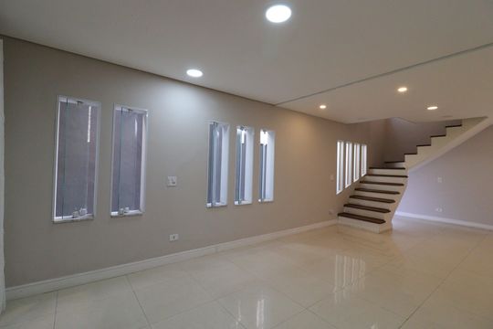 Casa à venda com 4 quartos, 150m² em Jardim Guanhembu, São Paulo