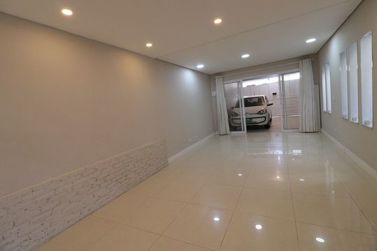 Casa à venda com 4 quartos, 150m² em Jardim Guanhembu, São Paulo