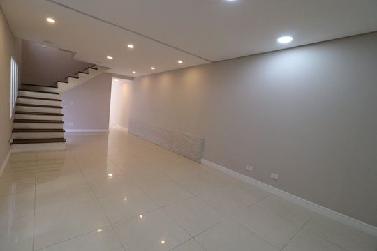Casa à venda com 4 quartos, 150m² em Jardim Guanhembu, São Paulo