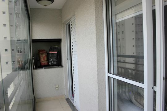 Varanda lateral com churrasqueira de apartamento à venda com 3 quartos, 83m² em Jardim Flor da Montanha, Guarulhos