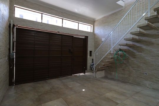 Garagem de casa para alugar com 3 quartos, 133m² em Jardim Sonia (zona Sul), São Paulo