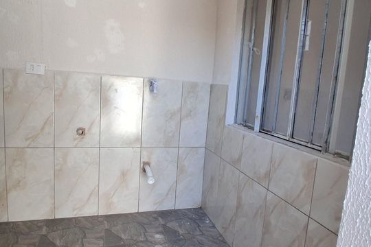 Área de serviço de casa para alugar com 2 quartos, 70m² em Pinheirinho, Curitiba
