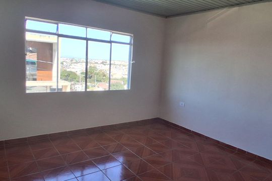 Quarto 1 de casa para alugar com 2 quartos, 70m² em Pinheirinho, Curitiba