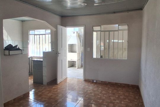 Casa para alugar com 2 quartos, 70m² em Pinheirinho, Curitiba