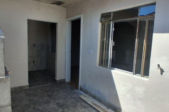 Área externa de casa para alugar com 2 quartos, 70m² em Pinheirinho, Curitiba