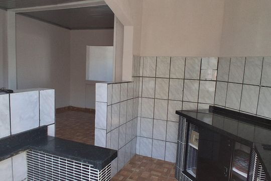 Cozinha de casa para alugar com 2 quartos, 70m² em Pinheirinho, Curitiba
