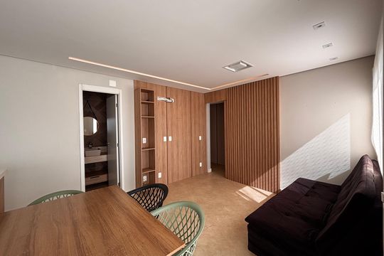 Sala de apartamento para alugar com 1 quarto, 55m² em Alphaville Empresarial, Barueri