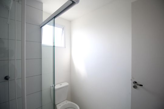 Banheiro de apartamento para alugar com 2 quartos, 39m² em Santa Fé, Porto Alegre
