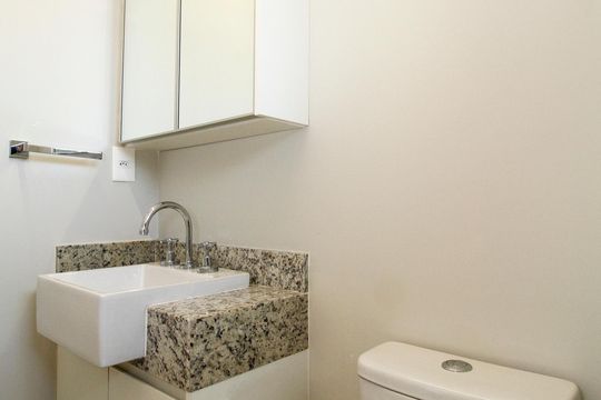 Banheiro da Suíte de apartamento para alugar com 1 quarto, 30m² em Pinheiros, São Paulo