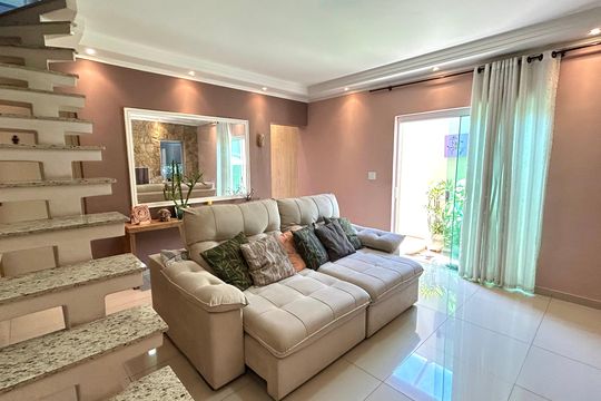 Sala  de casa à venda com 3 quartos, 238m² em Jardim Vila Galvao, Guarulhos