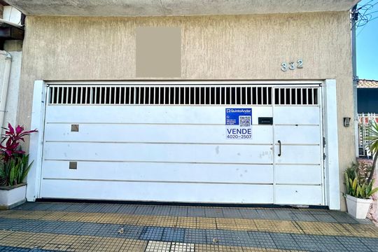 Placa instalada na fachada do imóvel  de casa à venda com 3 quartos, 238m² em Jardim Vila Galvao, Guarulhos