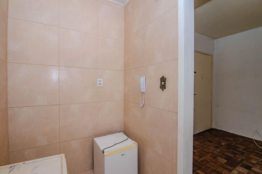 Cozinha e Área de Serviço de kitnet/studio para alugar com 1 quarto, 32m² em Vila Ipiranga, Porto Alegre