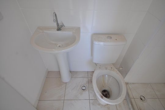 Banheiro de apartamento para alugar com 2 quartos, 50m² em Parque Vitoria, São Paulo