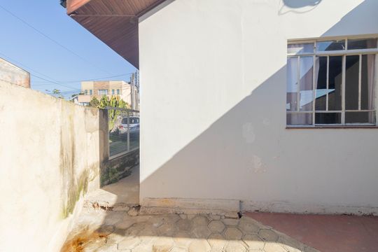 Quintal de casa à venda com 2 quartos, 100m² em Novo Mundo, Curitiba