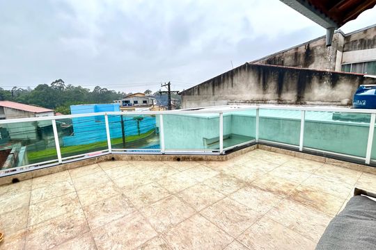 Sacada  de casa à venda com 2 quartos, 200m² em Parque Flamengo, Guarulhos