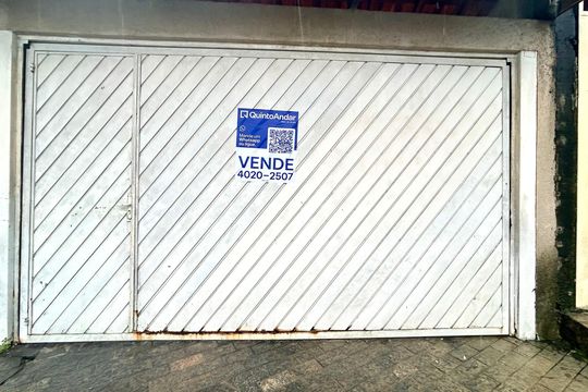 Placa instalada na fachada do imóvel  de casa à venda com 2 quartos, 200m² em Parque Flamengo, Guarulhos