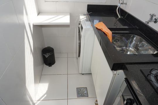 Lavanderia de apartamento para alugar com 2 quartos, 50m² em Jardim Vista Alegre, Embu das Artes