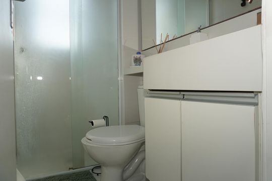 Banheiro de apartamento para alugar com 2 quartos, 50m² em Jardim Vista Alegre, Embu das Artes