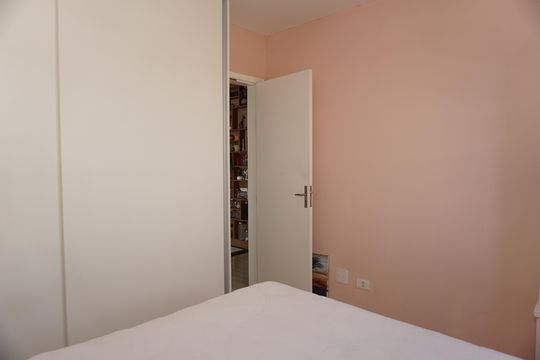 Quarto 2 de apartamento para alugar com 2 quartos, 50m² em Jardim Vista Alegre, Embu das Artes