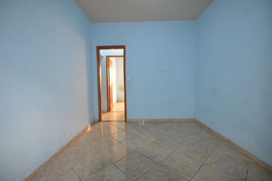 Sala de casa para alugar com 2 quartos, 55m² em Marechal Hermes, Rio de Janeiro
