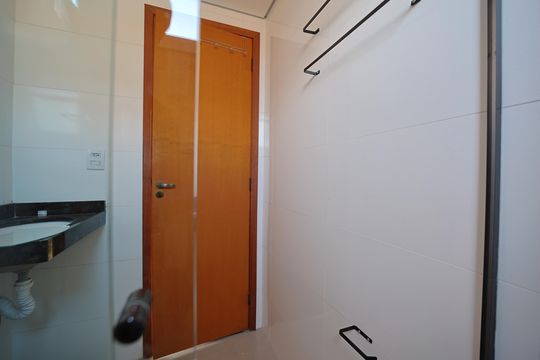 Banheiro de apartamento para alugar com 2 quartos, 55m² em Vila Talarico, São Paulo