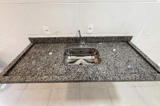 Sala/Cozinha e Área de Serviço de apartamento para alugar com 2 quartos, 54m² em Vila Pita, São Paulo