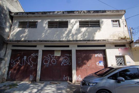 Fachada de casa à venda com 3 quartos, 250m² em Vila Herminia, São Paulo