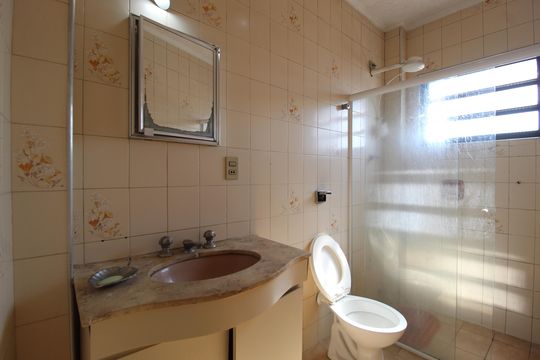 Banheiro de apartamento à venda com 2 quartos, 70m² em Vila Nova Conceição, São Paulo