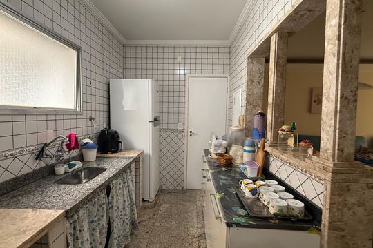 Cozinha de apartamento para alugar com 3 quartos, 85m² em Jardim Belmar, Guarujá