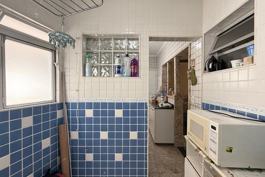 Área de Serviço de apartamento para alugar com 3 quartos, 85m² em Jardim Belmar, Guarujá