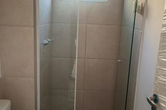 Banheiro de apartamento para alugar com 2 quartos, 45m² em Engenho de Dentro, Rio de Janeiro
