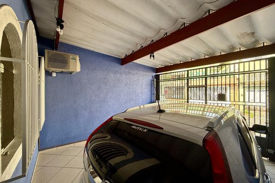 Garagem de casa à venda com 2 quartos, 112m² em Vila Campestre, São Paulo