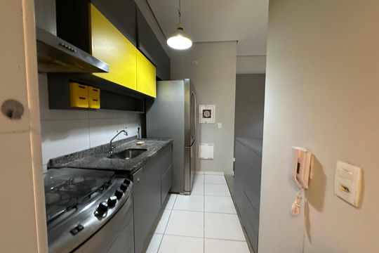 Cozinha de apartamento para alugar com 2 quartos, 100m² em Jardim Tupanci, Barueri