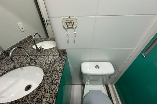 Lavabo de apartamento para alugar com 2 quartos, 100m² em Jardim Tupanci, Barueri