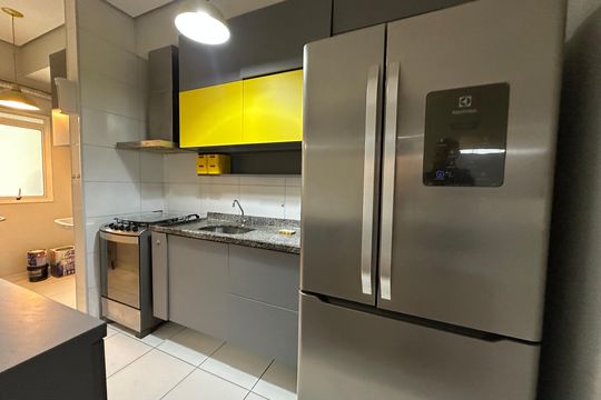 Cozinha de apartamento para alugar com 2 quartos, 100m² em Jardim Tupanci, Barueri