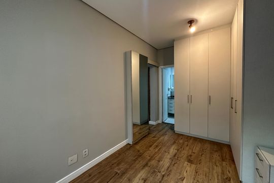 Suíte de apartamento para alugar com 2 quartos, 100m² em Jardim Tupanci, Barueri