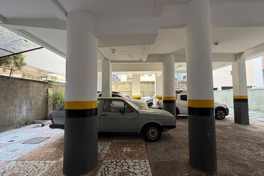 Garagem de kitnet/studio para alugar com 1 quarto, 20m² em Gonzaga, Santos