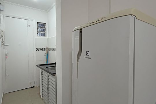 Cozinha de kitnet/studio para alugar com 1 quarto, 20m² em Gonzaga, Santos