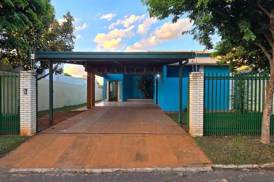 Fachada de casa de condomínio à venda com 4 quartos, 230m² em Condomínio Quintas do Sol, Brasília