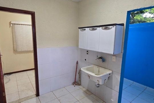 Área de serviço de casa de condomínio à venda com 4 quartos, 230m² em Condomínio Quintas do Sol, Brasília