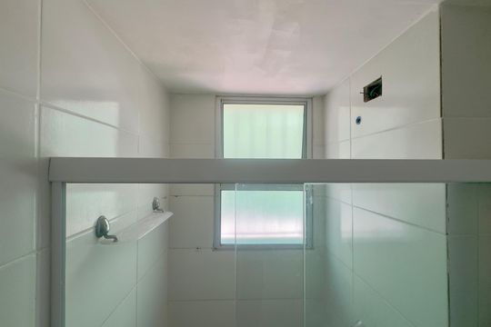Banheiro de apartamento à venda com 2 quartos, 50m² em Cidade Parque Brasilia, Guarulhos