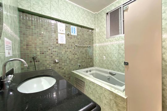 Banheiro de apartamento à venda com 4 quartos, 120m² em Centro, Belo Horizonte