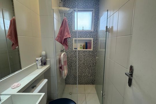 Banheiro de apartamento à venda com 2 quartos, 49m² em Padroeira, Osasco