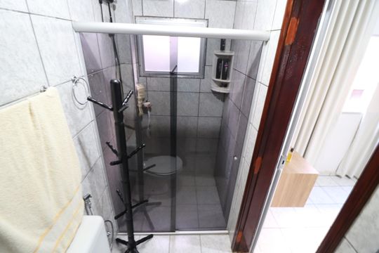 Banheiro do Quarto 3 de apartamento para alugar com 3 quartos, 69m² em Santa Mônica, Uberlândia