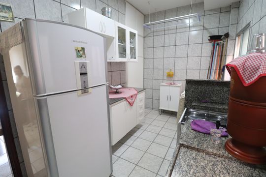 Cozinha de apartamento para alugar com 3 quartos, 69m² em Santa Mônica, Uberlândia